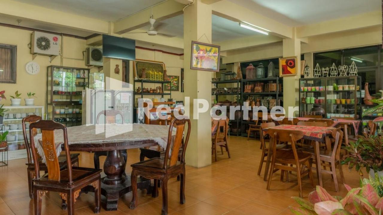 Vandhela Homestay Syariah Mitra Reddoorz Сурабая Экстерьер фото