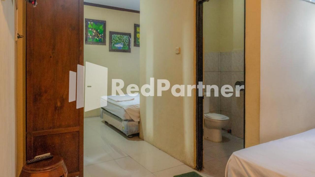 Vandhela Homestay Syariah Mitra Reddoorz Сурабая Экстерьер фото