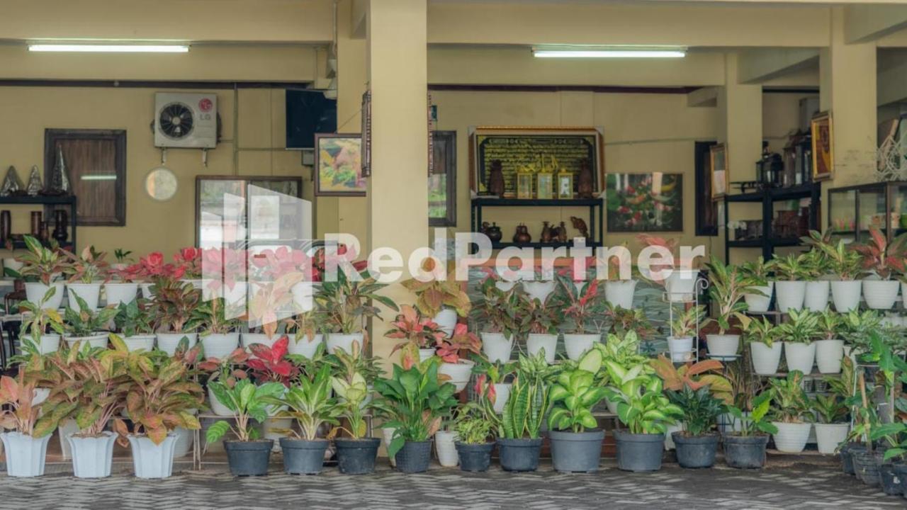 Vandhela Homestay Syariah Mitra Reddoorz Сурабая Экстерьер фото
