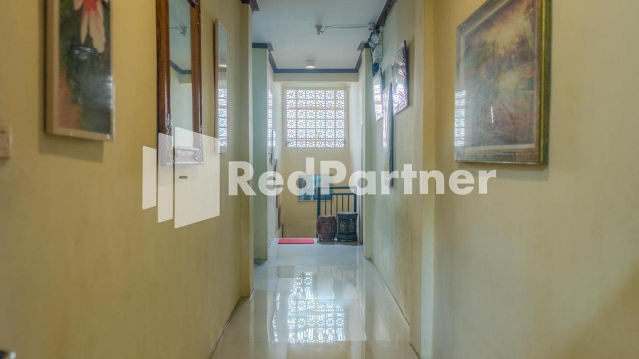 Vandhela Homestay Syariah Mitra Reddoorz Сурабая Экстерьер фото